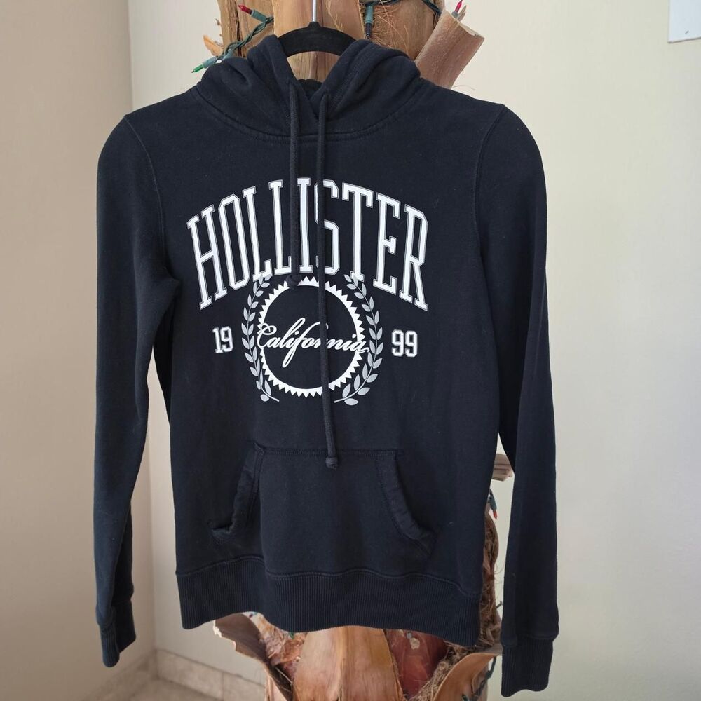 Hollister Co Women's Black and White Hoodie